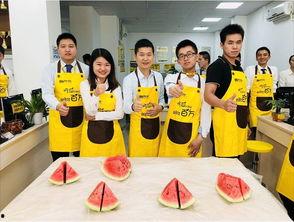 室内吃瓜挑战,夏日清凉新潮流