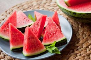 春满堂吃瓜,夏日炎炎食趣盎然