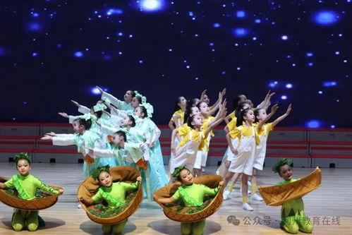 学生开学舞蹈吃瓜,学生吃瓜现场直击