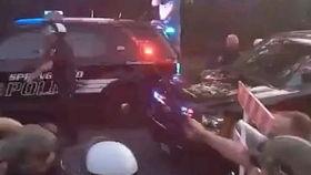 警民吃瓜,一场别开生面的警民互动盛宴